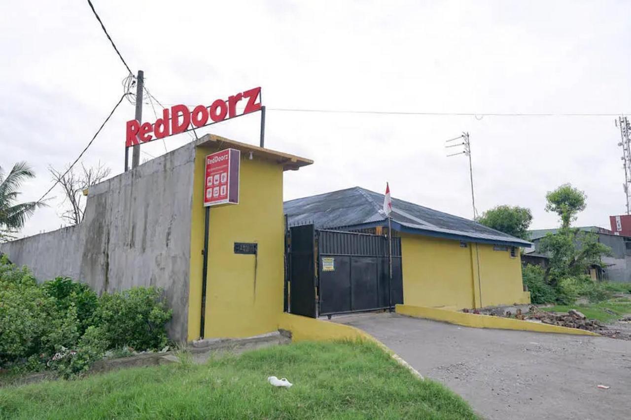 Hotel Reddoorz Near Ekowisata Mangrove Belawan Exterior foto