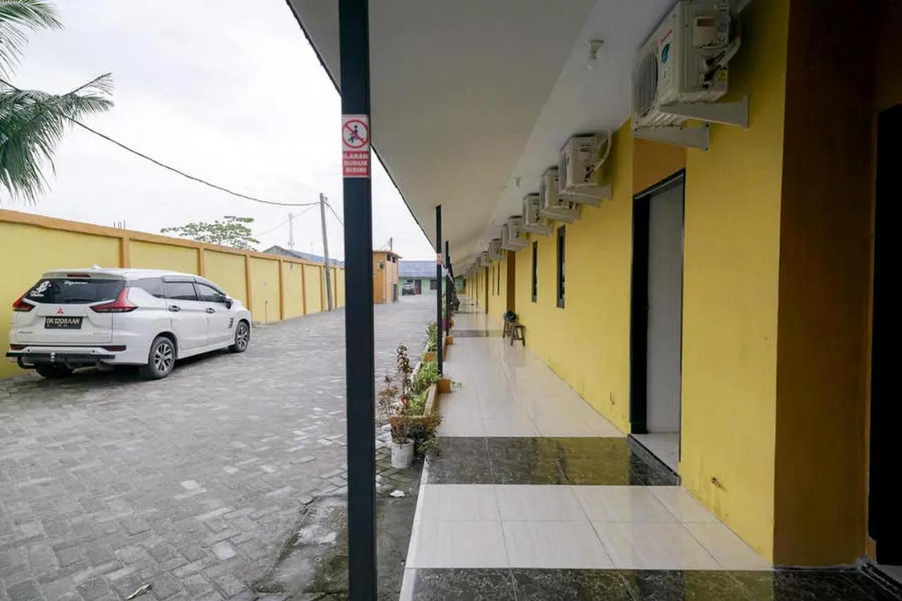 Hotel Reddoorz Near Ekowisata Mangrove Belawan Exterior foto