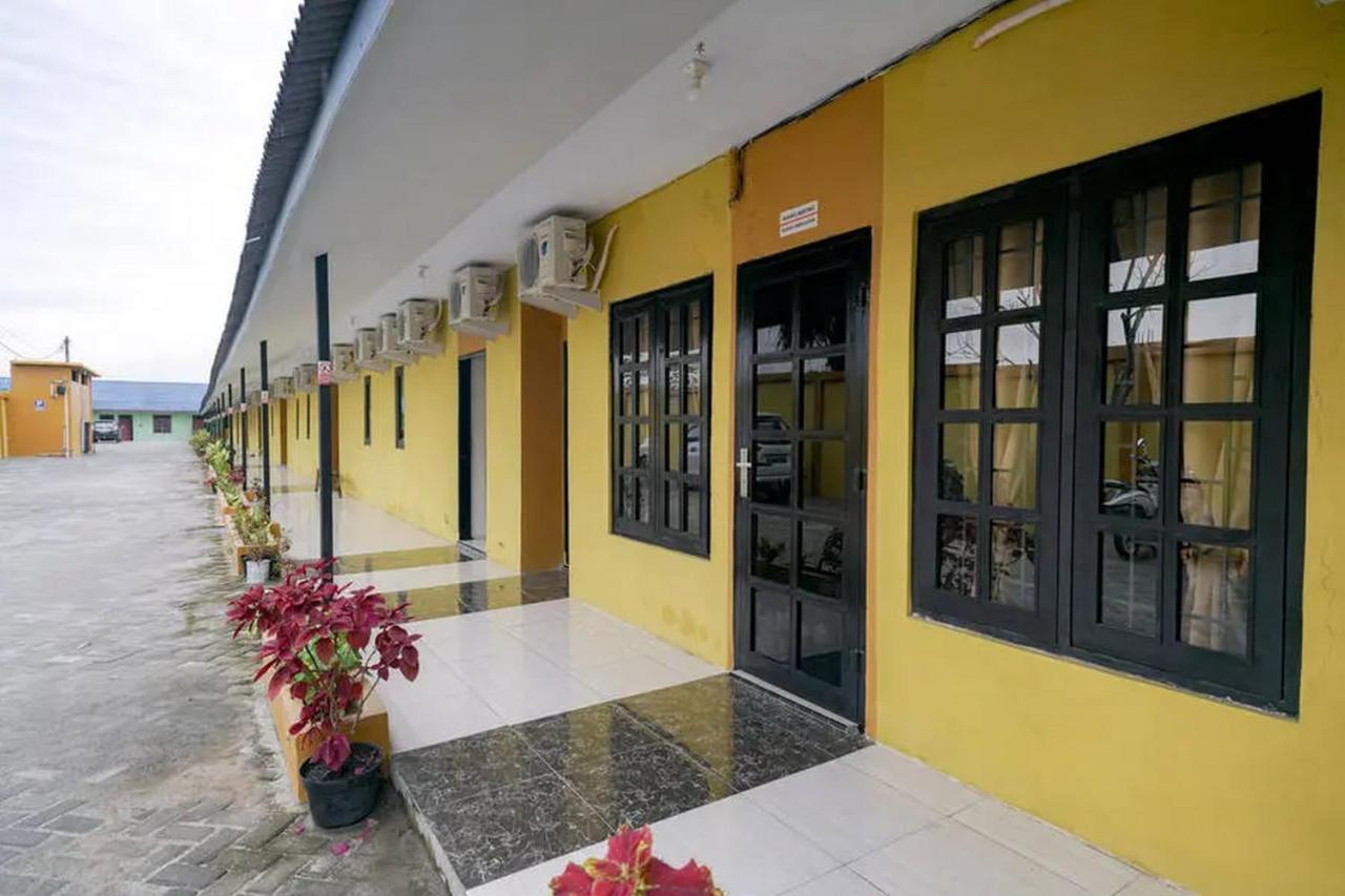 Hotel Reddoorz Near Ekowisata Mangrove Belawan Exterior foto
